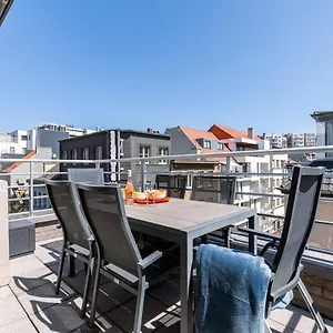 https://centrally-located-apartment-with-sunny-terrace.hotelsghent.com